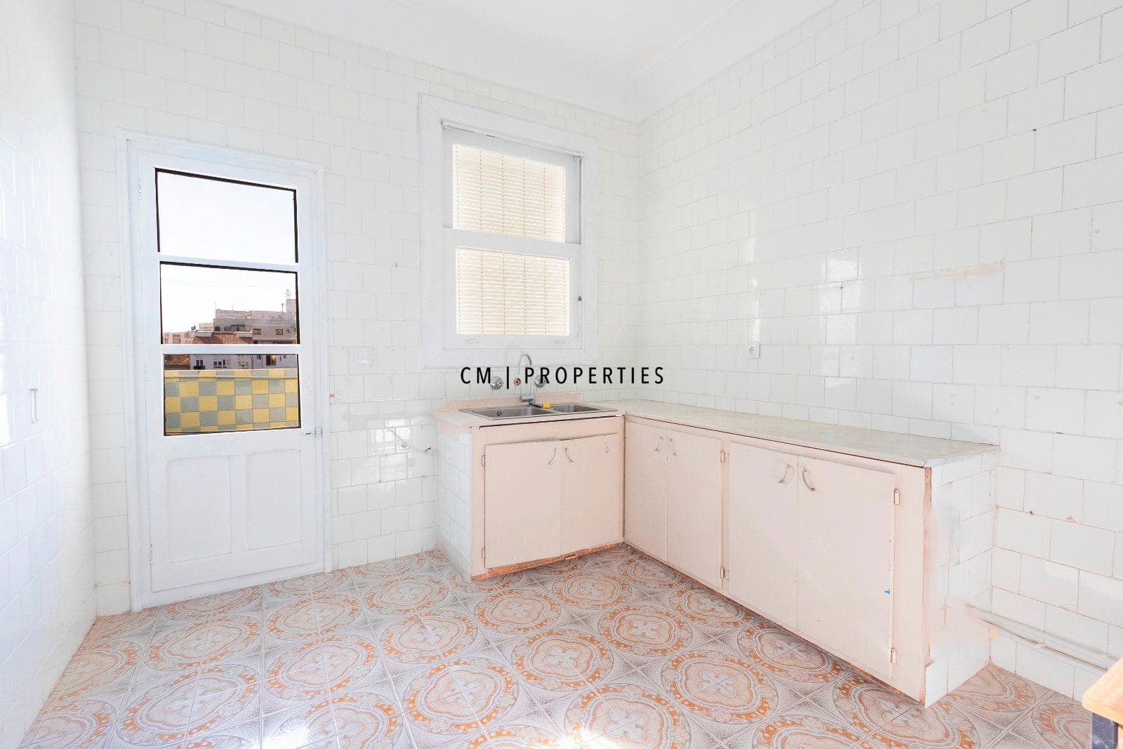 Office for rent in Valencia city - € 1,800 (Ref: 8942216)