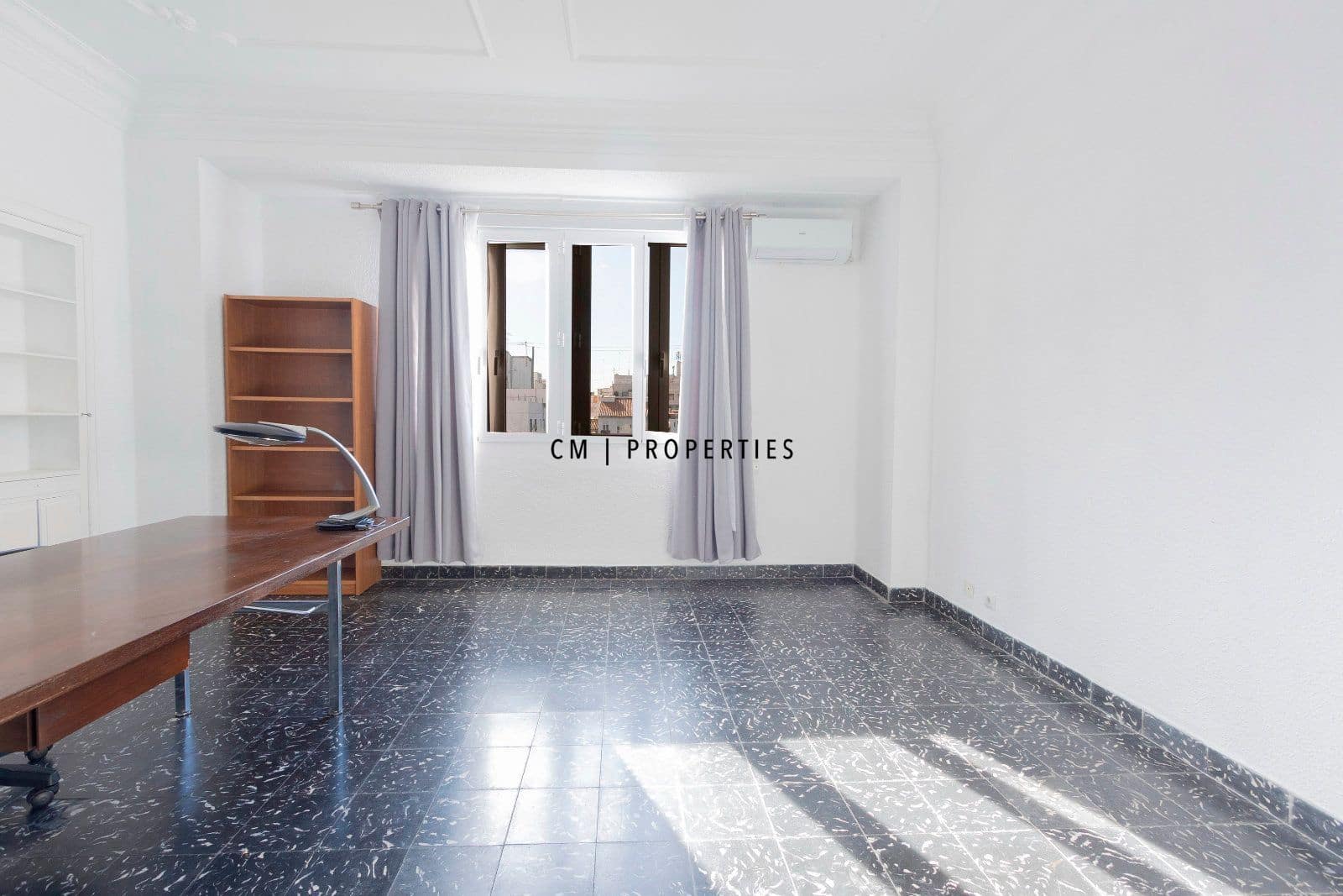 Office for rent in Valencia city - € 1,800 (Ref: 8942216)