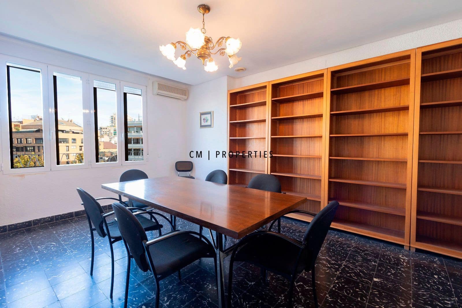 Office for rent in Valencia city - € 1,800 (Ref: 8942216)