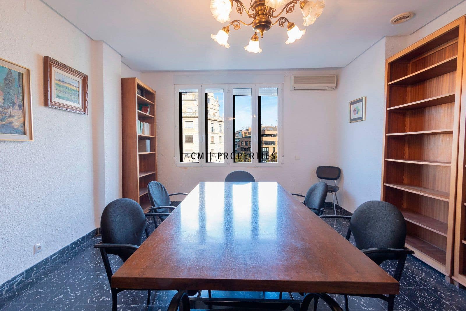 Office for rent in Valencia city - € 1,800 (Ref: 8942216)