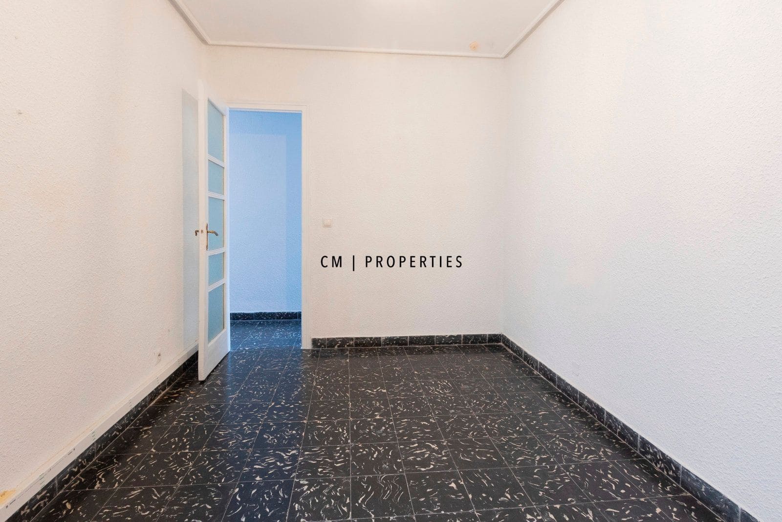 Office for rent in Valencia city - € 1,800 (Ref: 8942216)