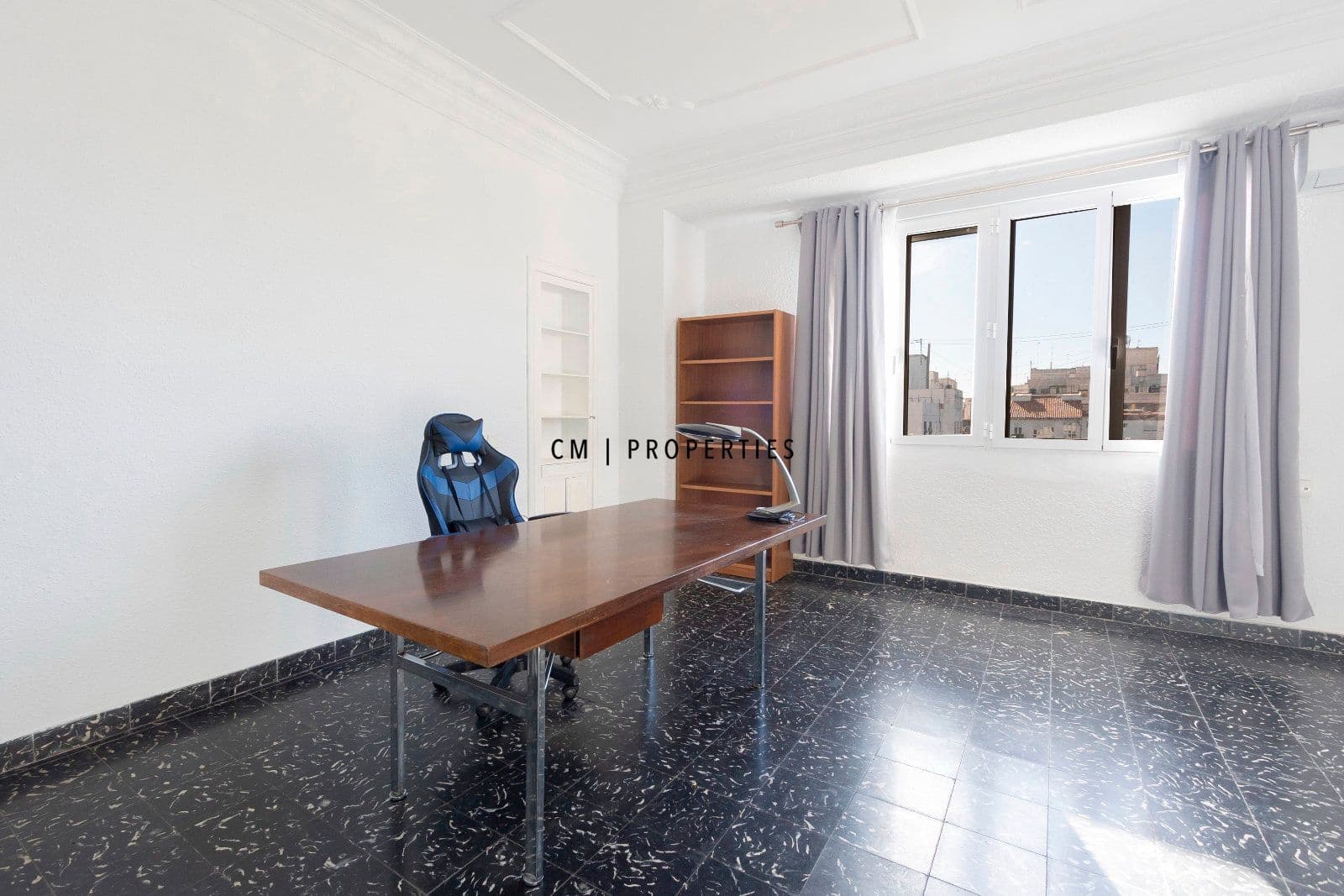 Office for rent in Valencia city - € 1,800 (Ref: 8942216)