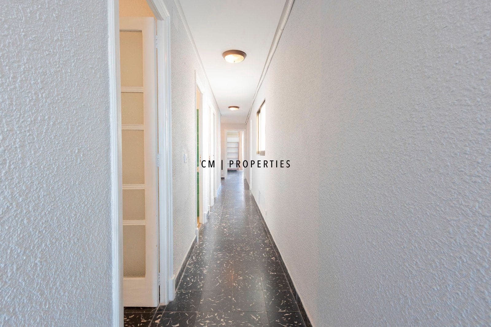 Office for rent in Valencia city - € 1,800 (Ref: 8942216)