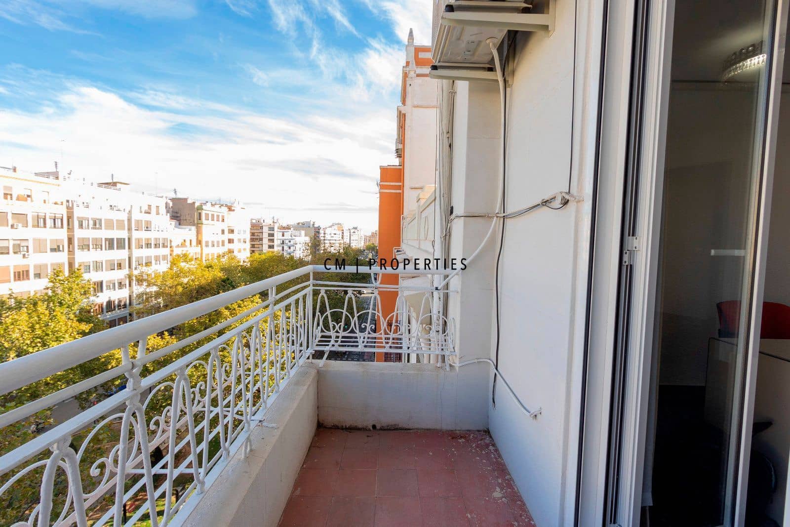 Office for rent in Valencia city - € 1,800 (Ref: 8942216)