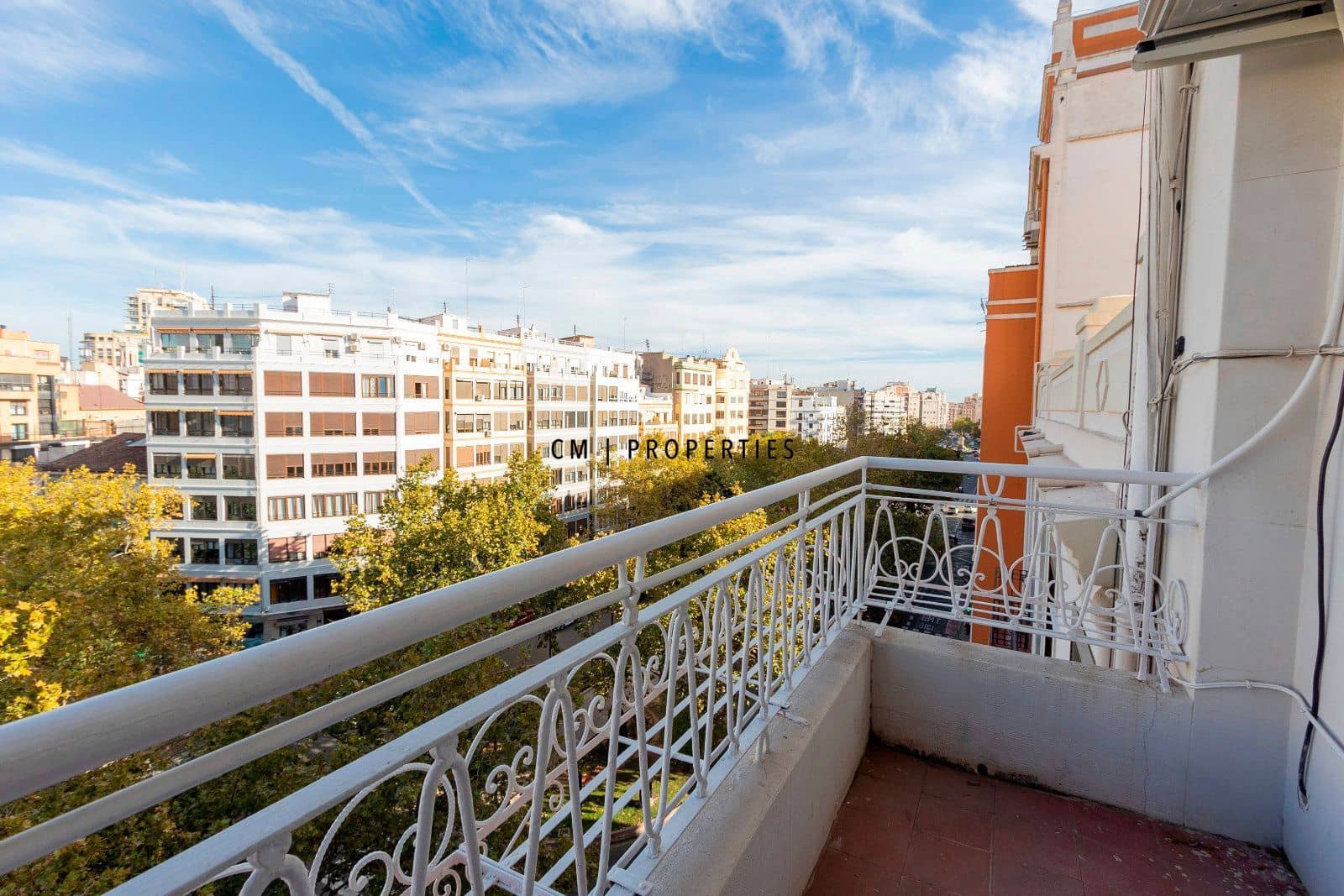 Office for rent in Valencia city - € 1,800 (Ref: 8942216)