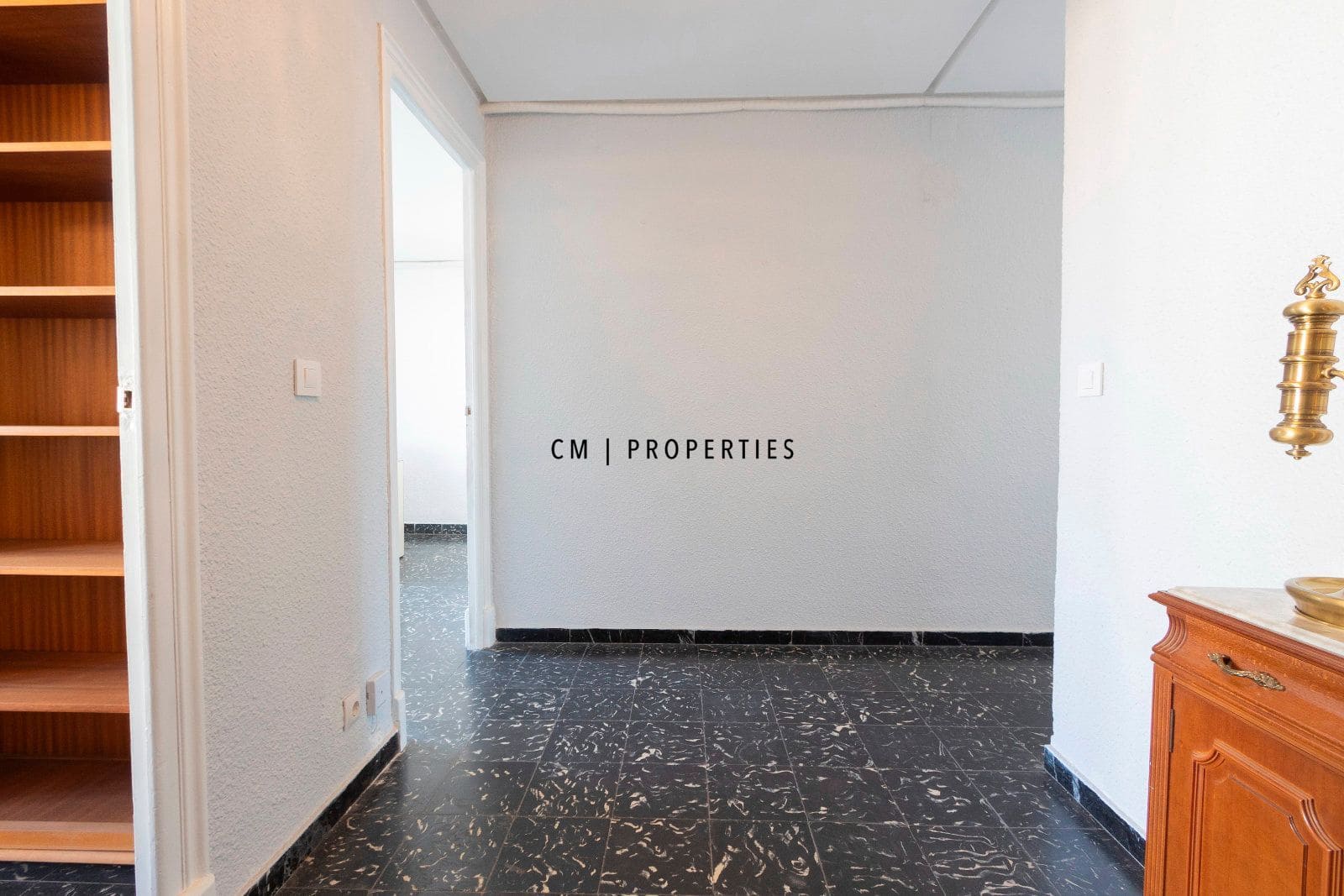 Office for rent in Valencia city - € 1,800 (Ref: 8942216)