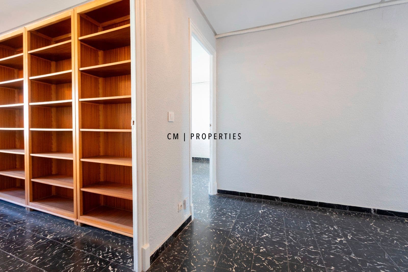 Office for rent in Valencia city - € 1,800 (Ref: 8942216)