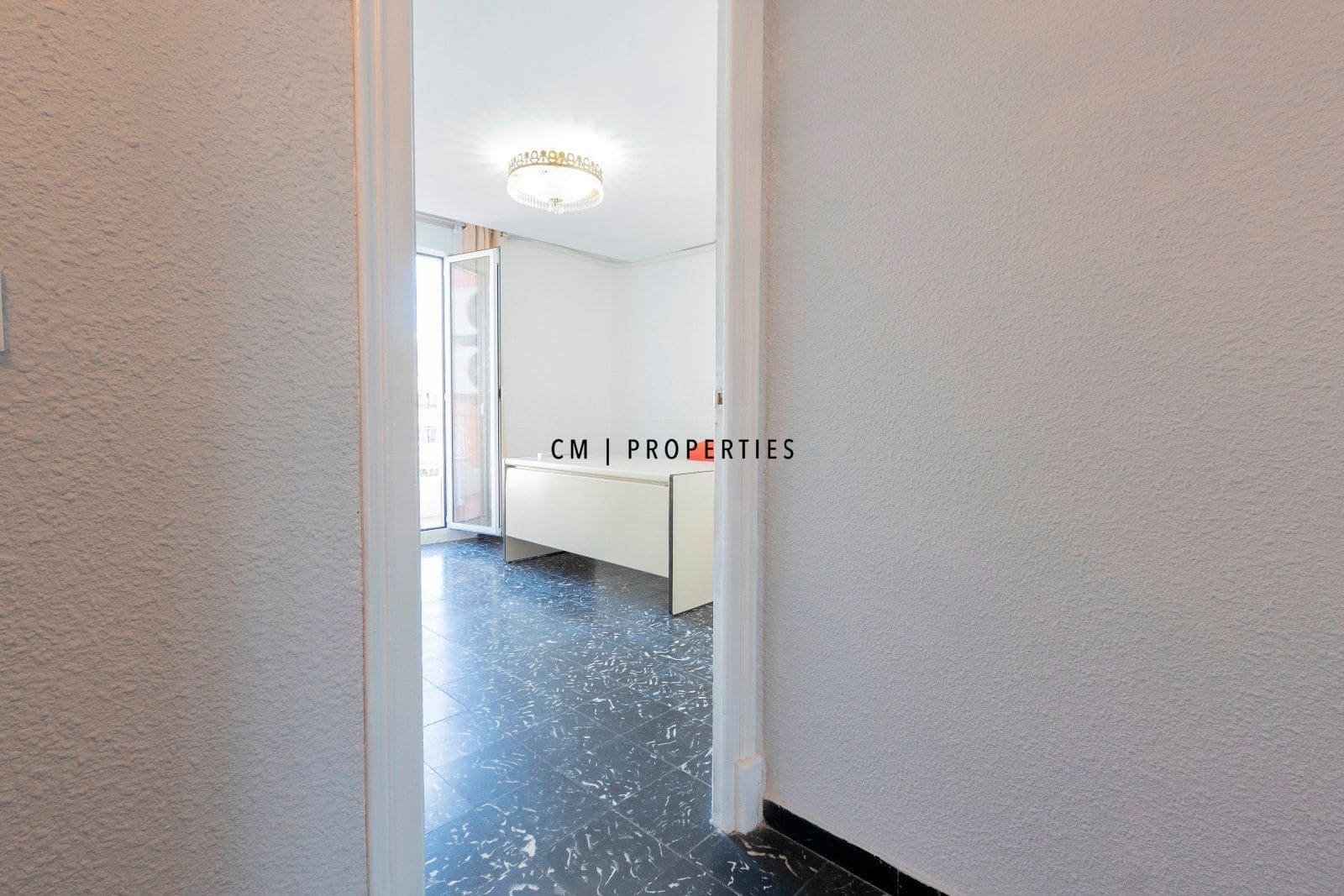 Office for rent in Valencia city - € 1,800 (Ref: 8942216)
