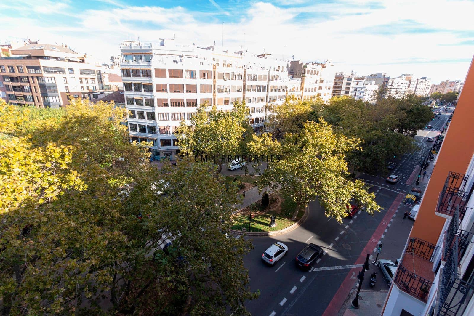 Office for rent in Valencia city - € 1,800 (Ref: 8942216)