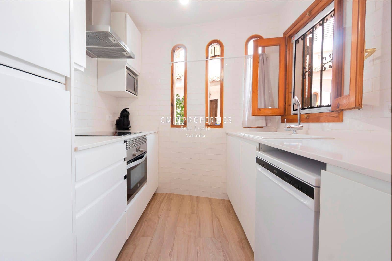 3 slaapkamer Huis te huur in La Pobla de Farnals met zwembad garage - € 1.650 (Ref: 8944952)