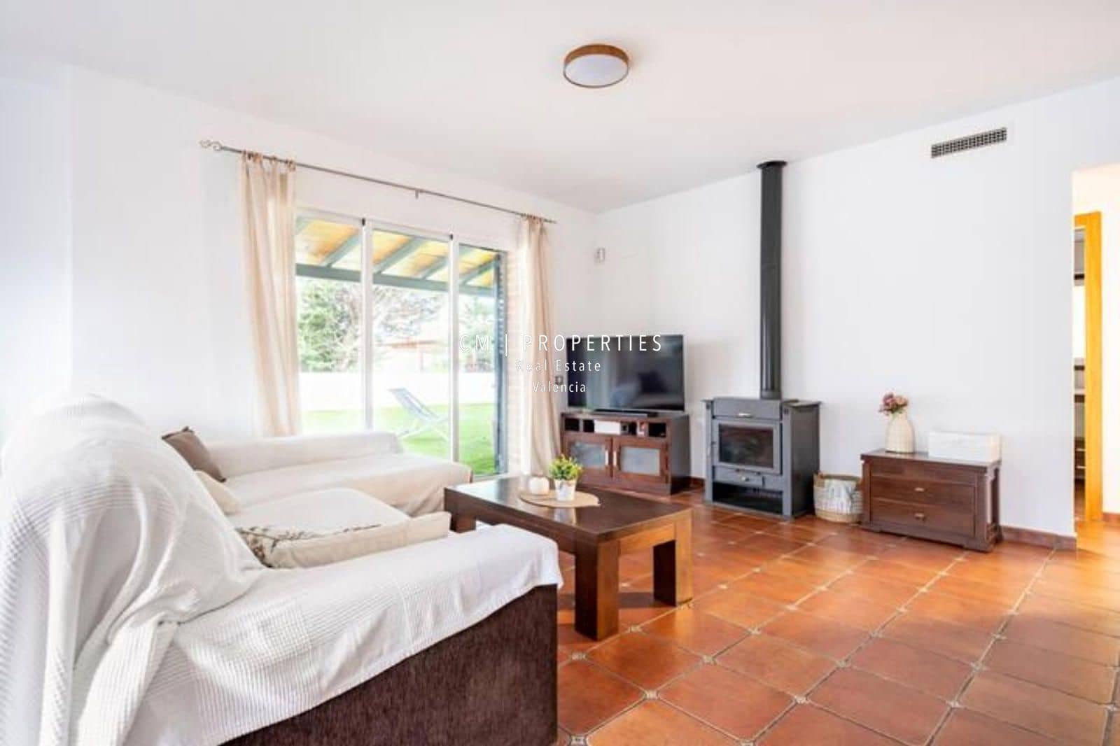 3 soveværelse Villa til leje i Riba-roja de Turia med swimmingpool garage - € 2.500 (Ref: 8947406)