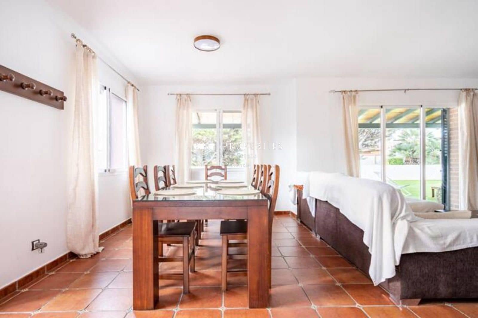 3 soveværelse Villa til leje i Riba-roja de Turia med swimmingpool garage - € 2.500 (Ref: 8947406)