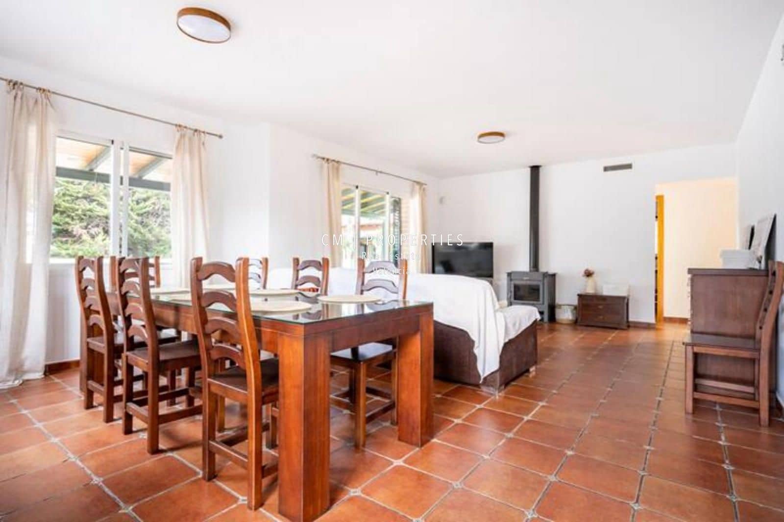 3 soveværelse Villa til leje i Riba-roja de Turia med swimmingpool garage - € 2.500 (Ref: 8947406)