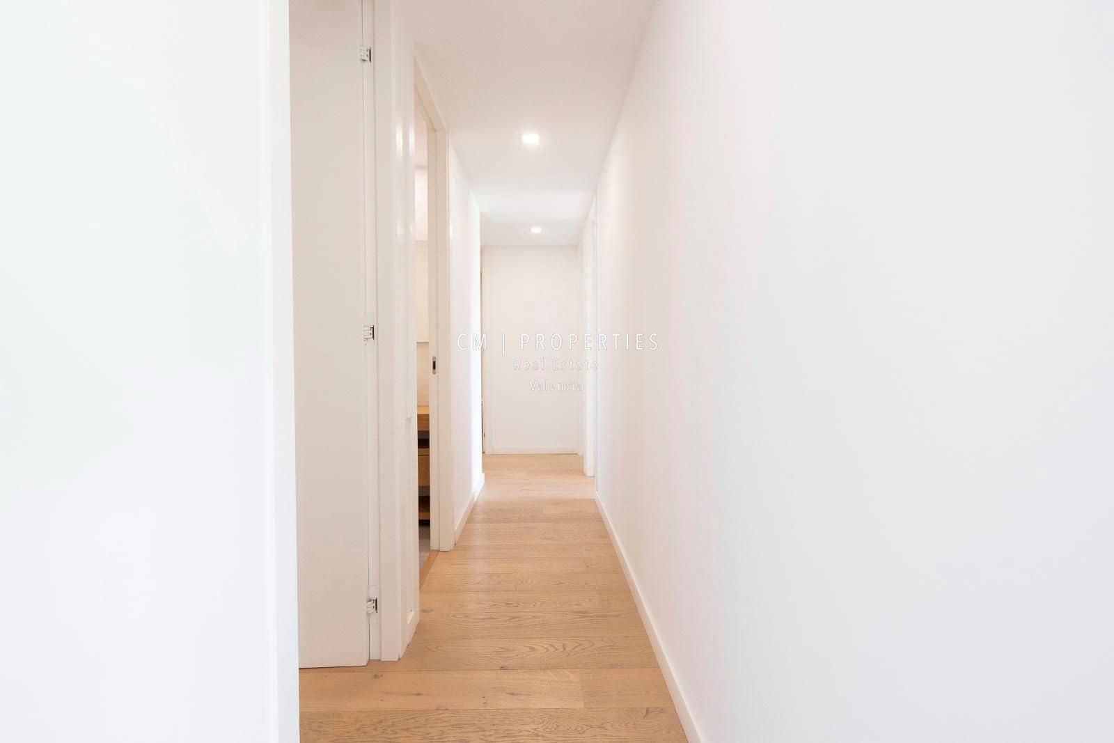4 soverom Leilighet til leie i Valencia by - € 4 500 (Ref: 8954735)