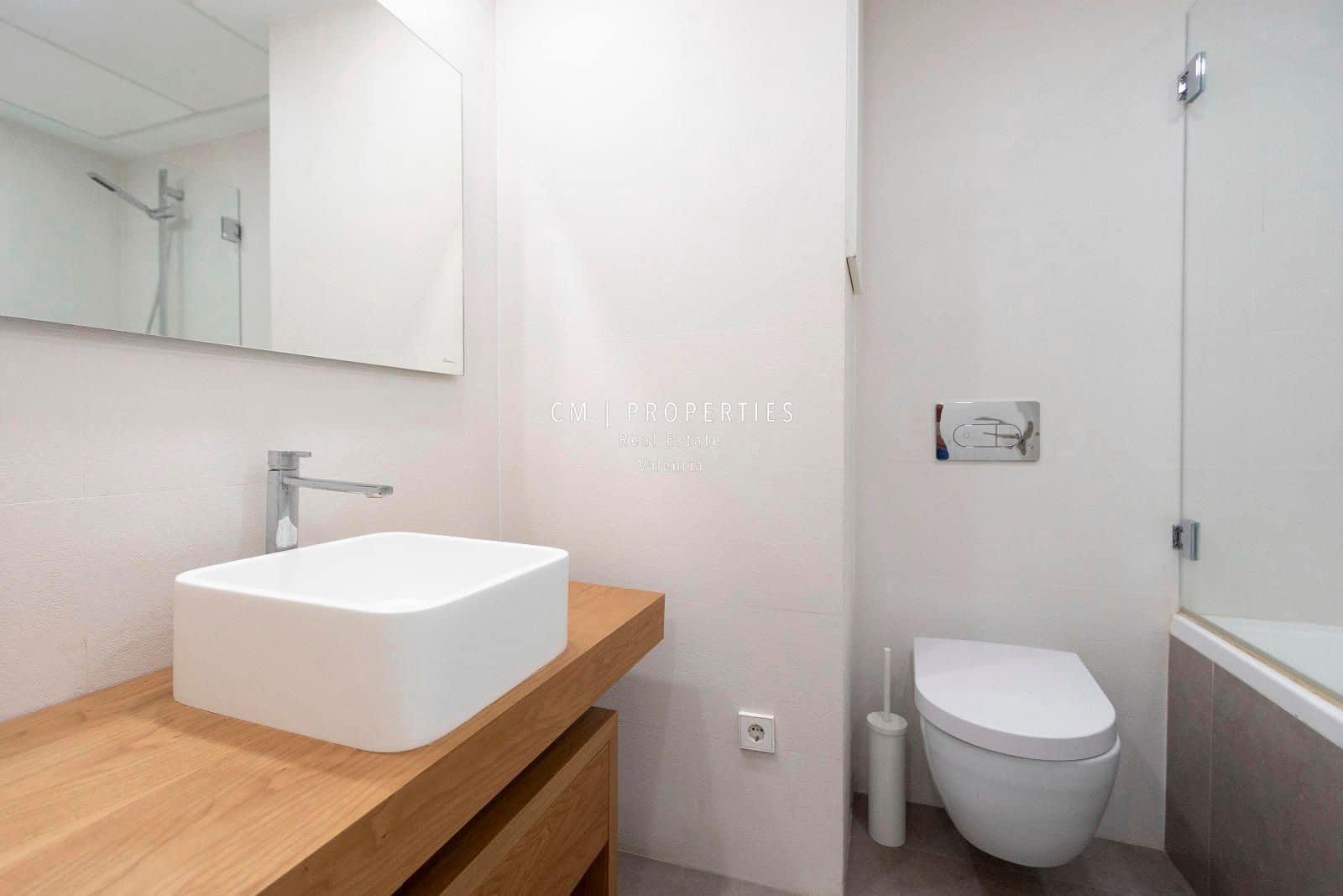 4 soverom Leilighet til leie i Valencia by - € 4 500 (Ref: 8954735)
