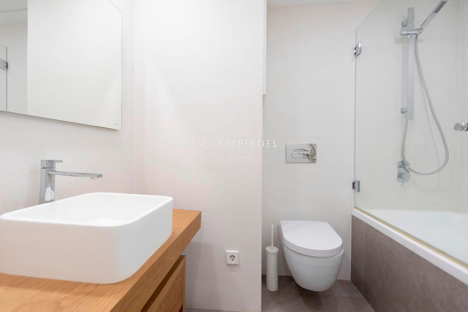 4 soverom Leilighet til leie i Valencia by - € 4 500 (Ref: 8954735)