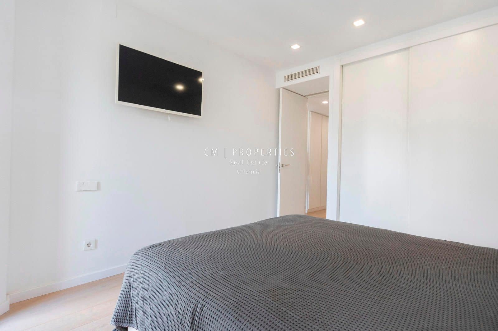 4 soverom Leilighet til leie i Valencia by - € 4 500 (Ref: 8954735)