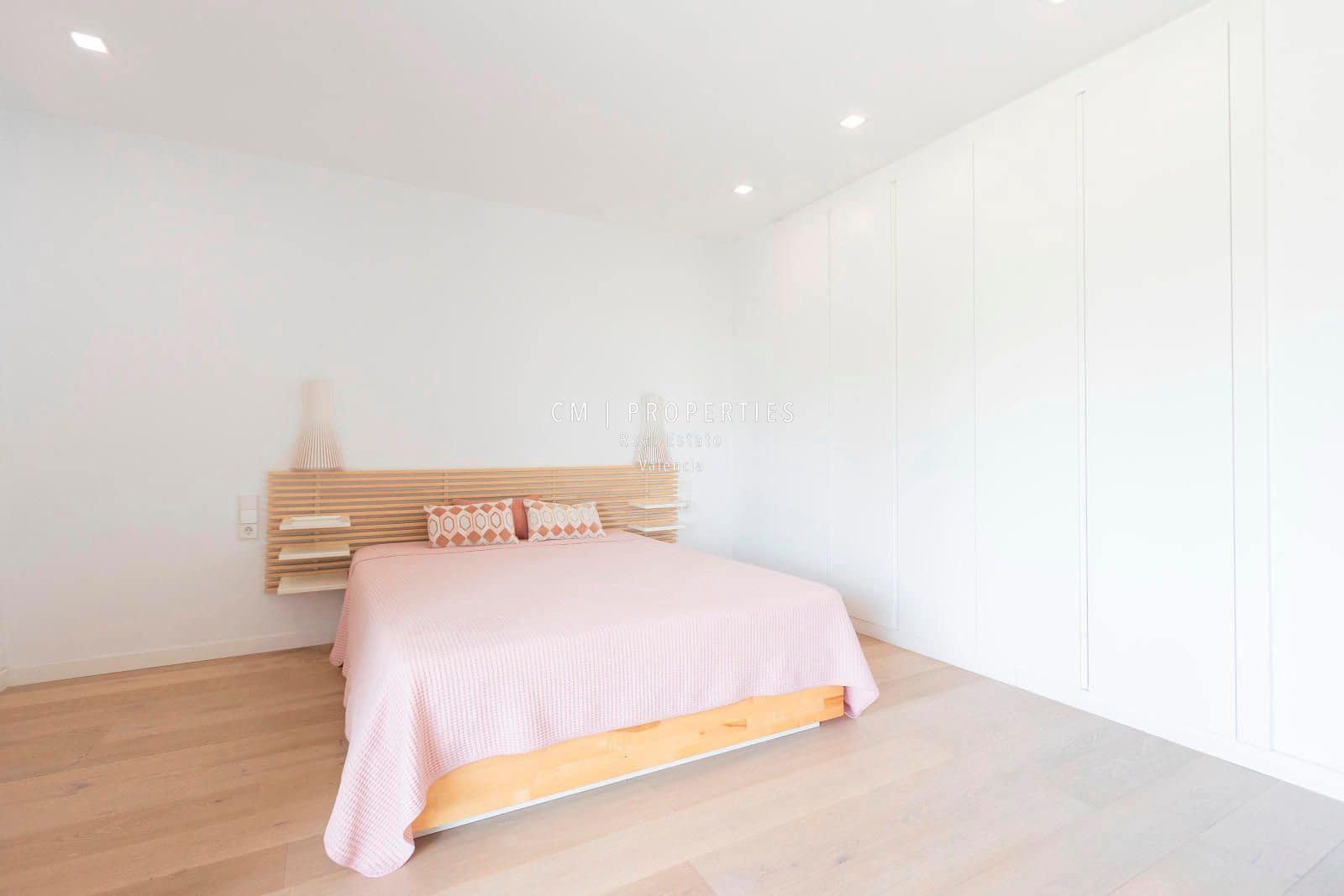 4 soverom Leilighet til leie i Valencia by - € 4 500 (Ref: 8954735)