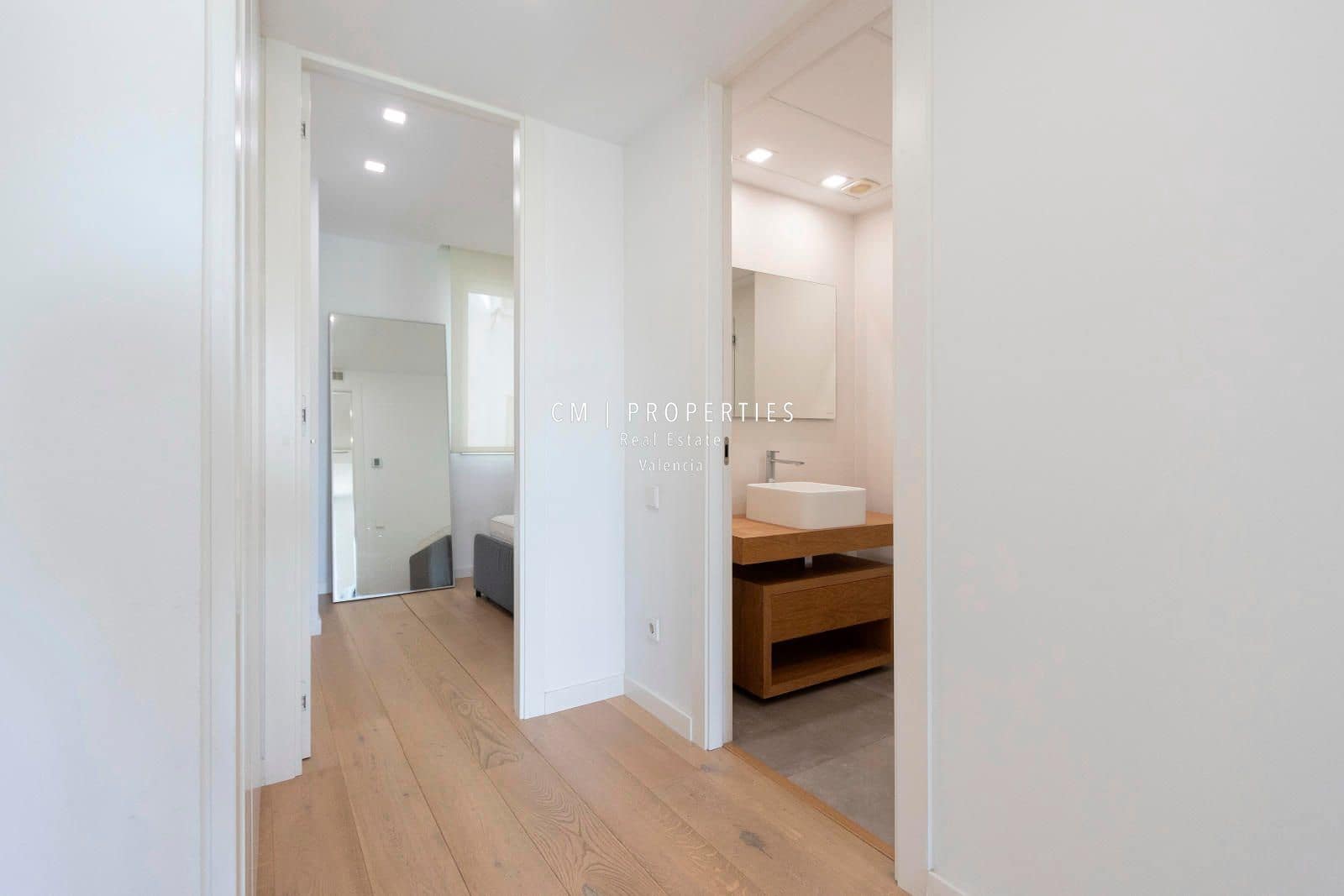 4 soverom Leilighet til leie i Valencia by - € 4 500 (Ref: 8954735)