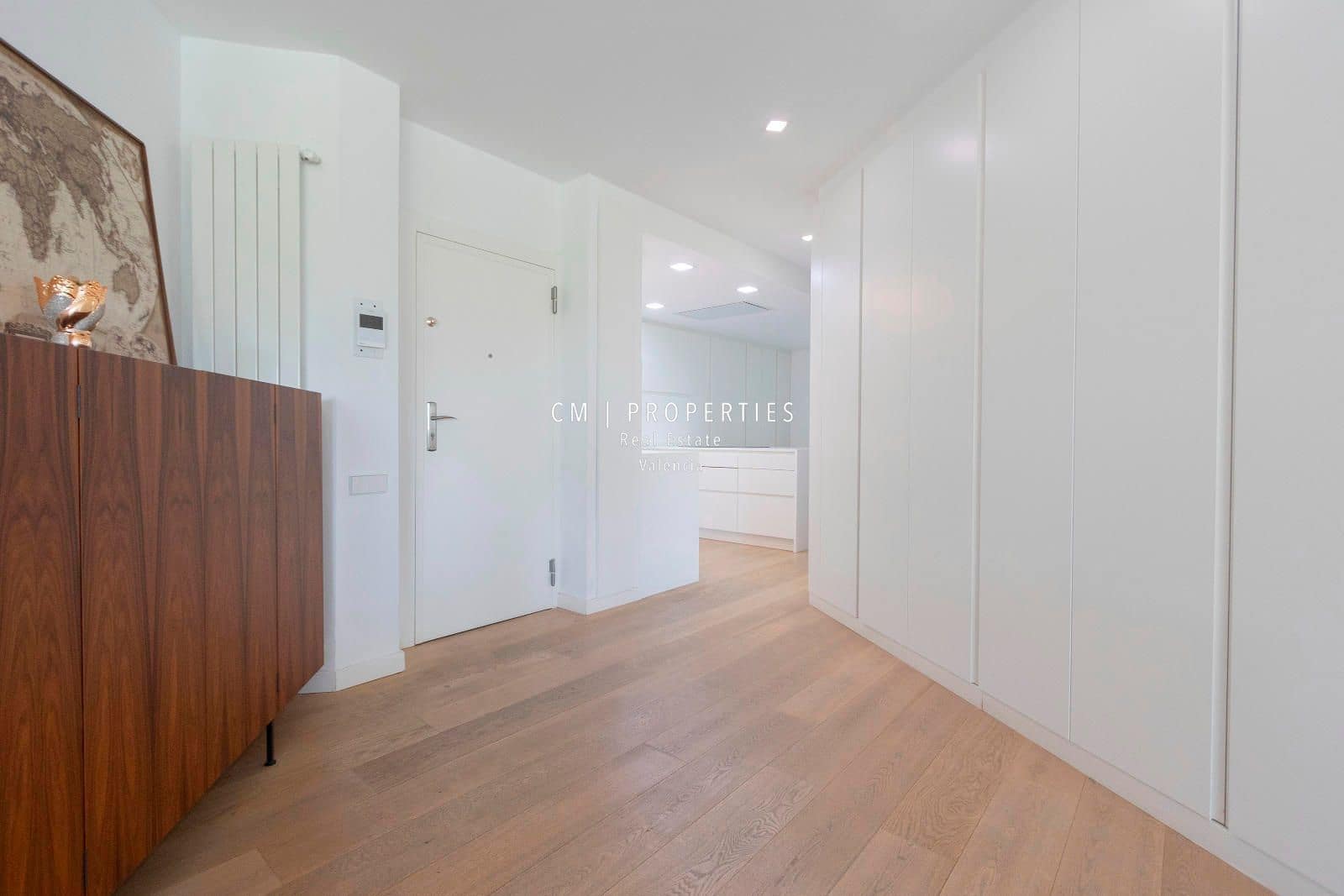 4 soverom Leilighet til leie i Valencia by - € 4 500 (Ref: 8954735)