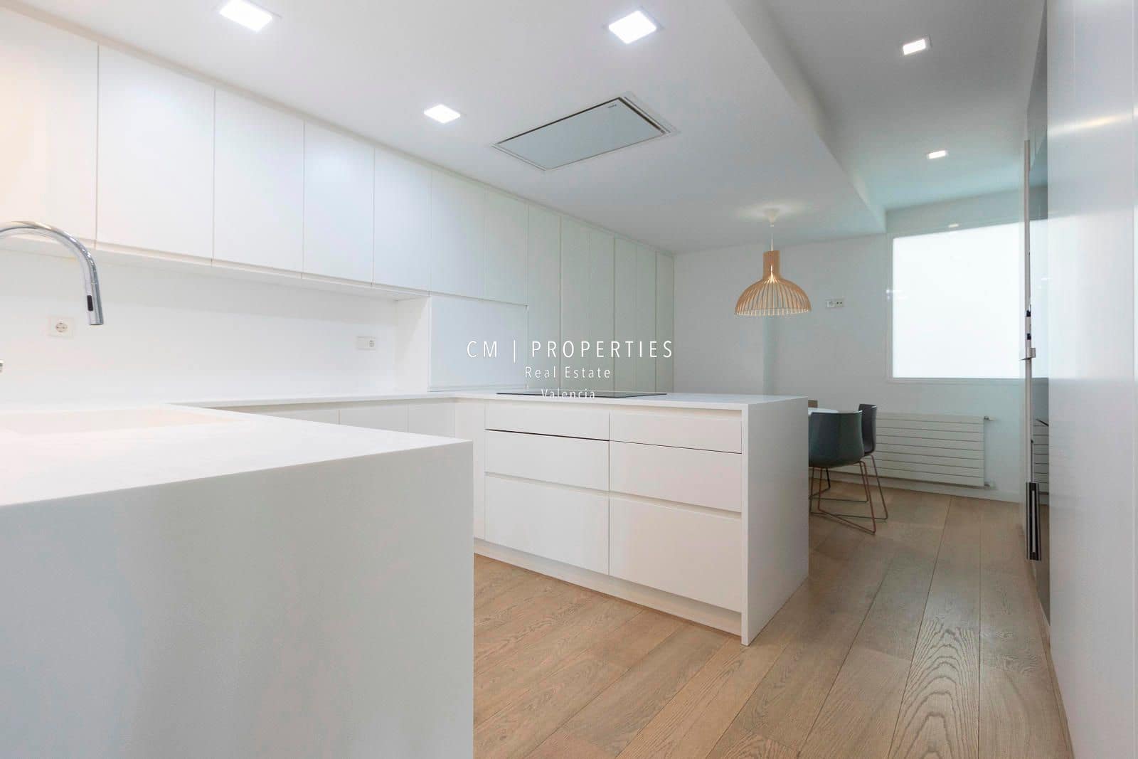 4 soverom Leilighet til leie i Valencia by - € 4 500 (Ref: 8954735)