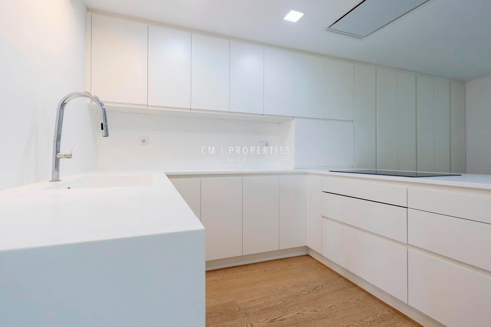4 soverom Leilighet til leie i Valencia by - € 4 500 (Ref: 8954735)