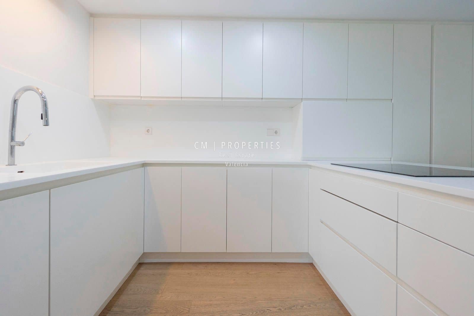 4 soverom Leilighet til leie i Valencia by - € 4 500 (Ref: 8954735)