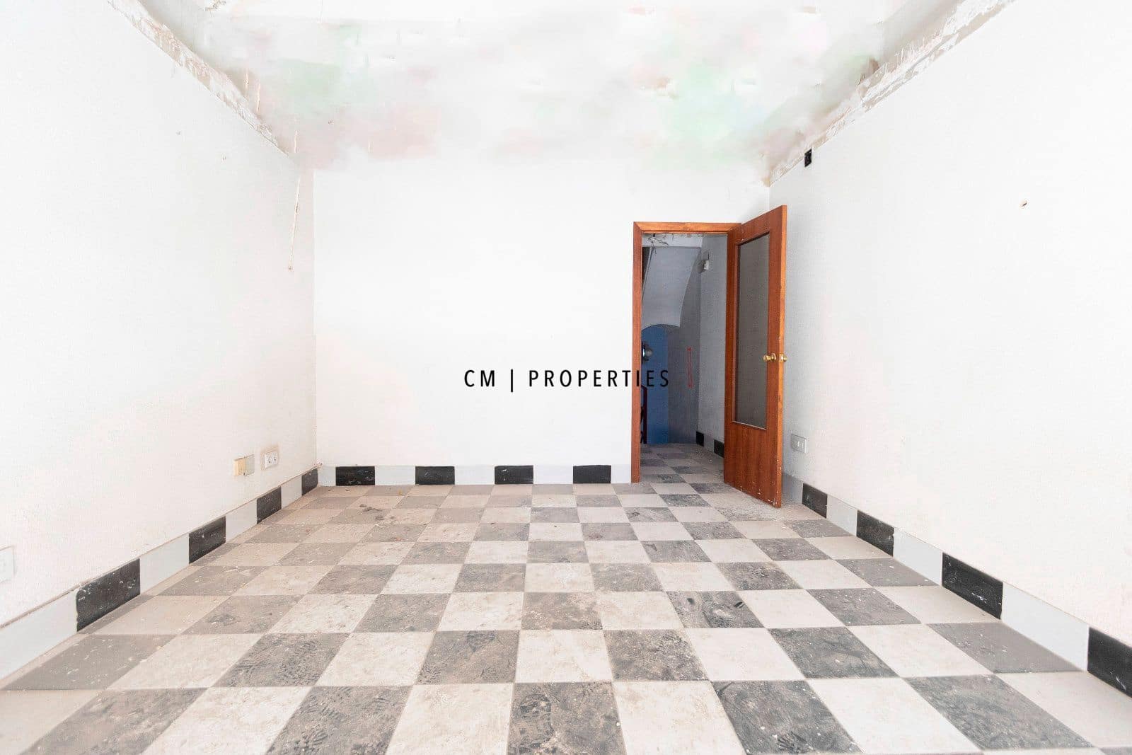 Restaurant/Bar til salgs i Valencia by - € 700 000 (Ref: 8954736)