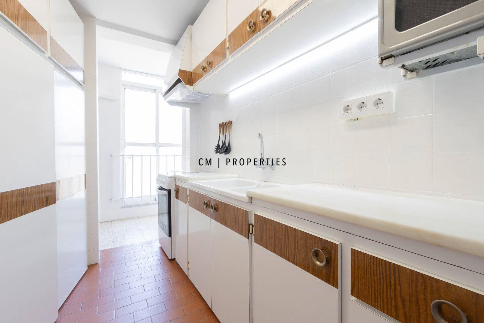 3 bedroom Flat for rent in Valencia city - € 1,200 (Ref: 8966773)