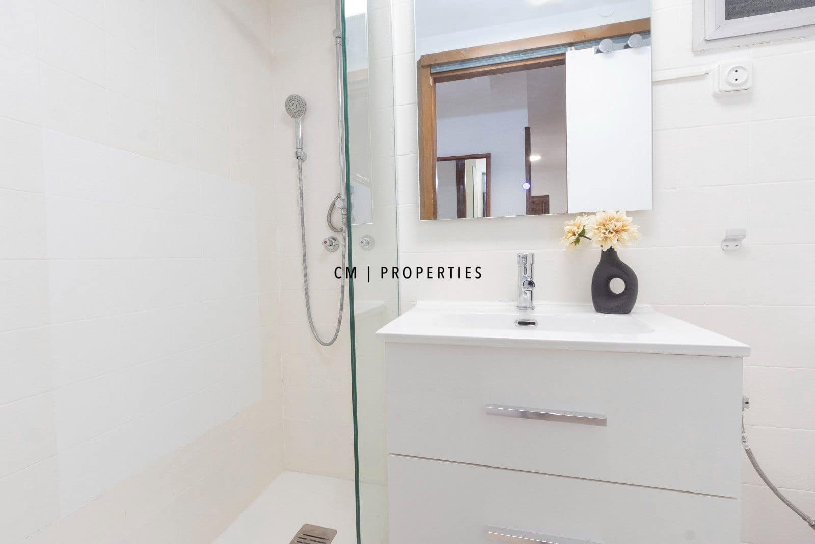 3 bedroom Flat for rent in Valencia city - € 1,200 (Ref: 8966773)