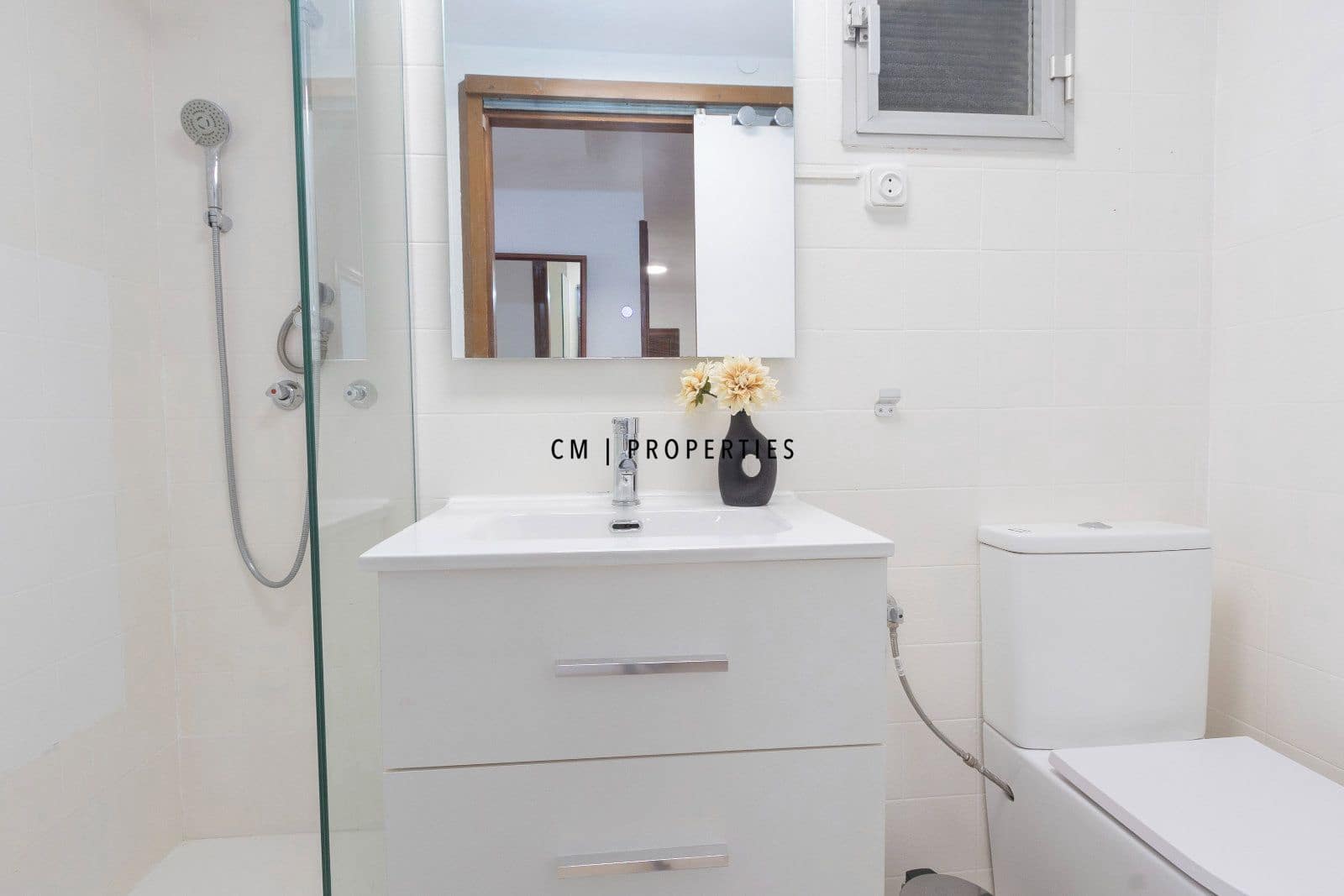 3 bedroom Flat for rent in Valencia city - € 1,200 (Ref: 8966773)