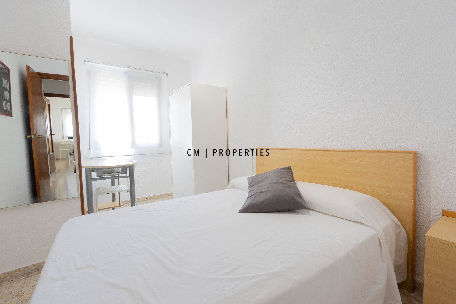 3 bedroom Flat for rent in Valencia city - € 1,200 (Ref: 8966773)