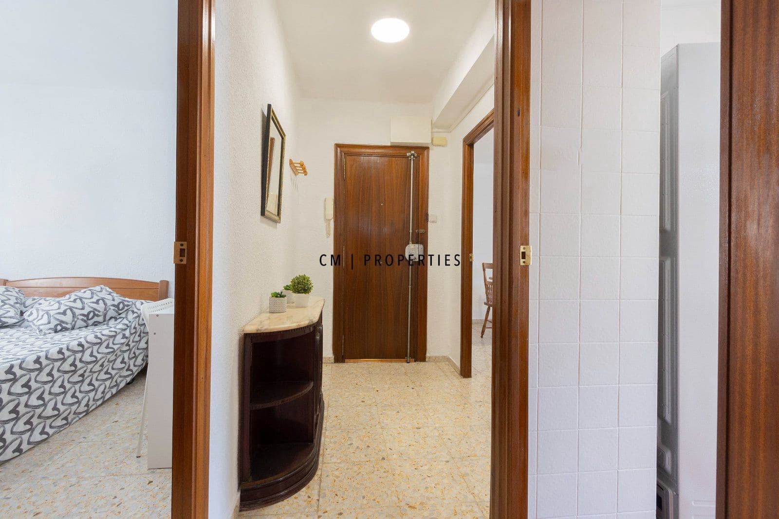 3 bedroom Flat for rent in Valencia city - € 1,200 (Ref: 8966773)