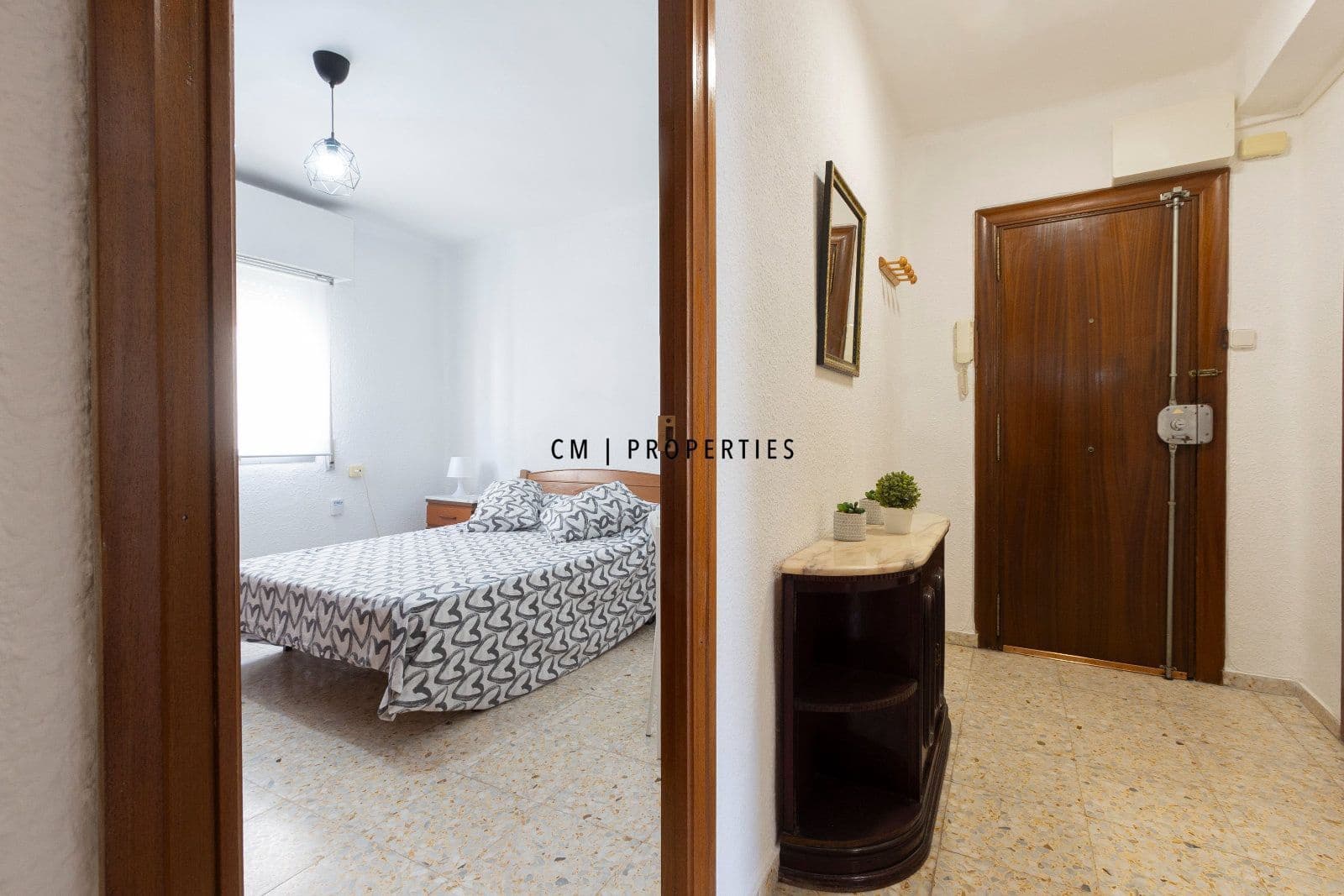 3 bedroom Flat for rent in Valencia city - € 1,200 (Ref: 8966773)