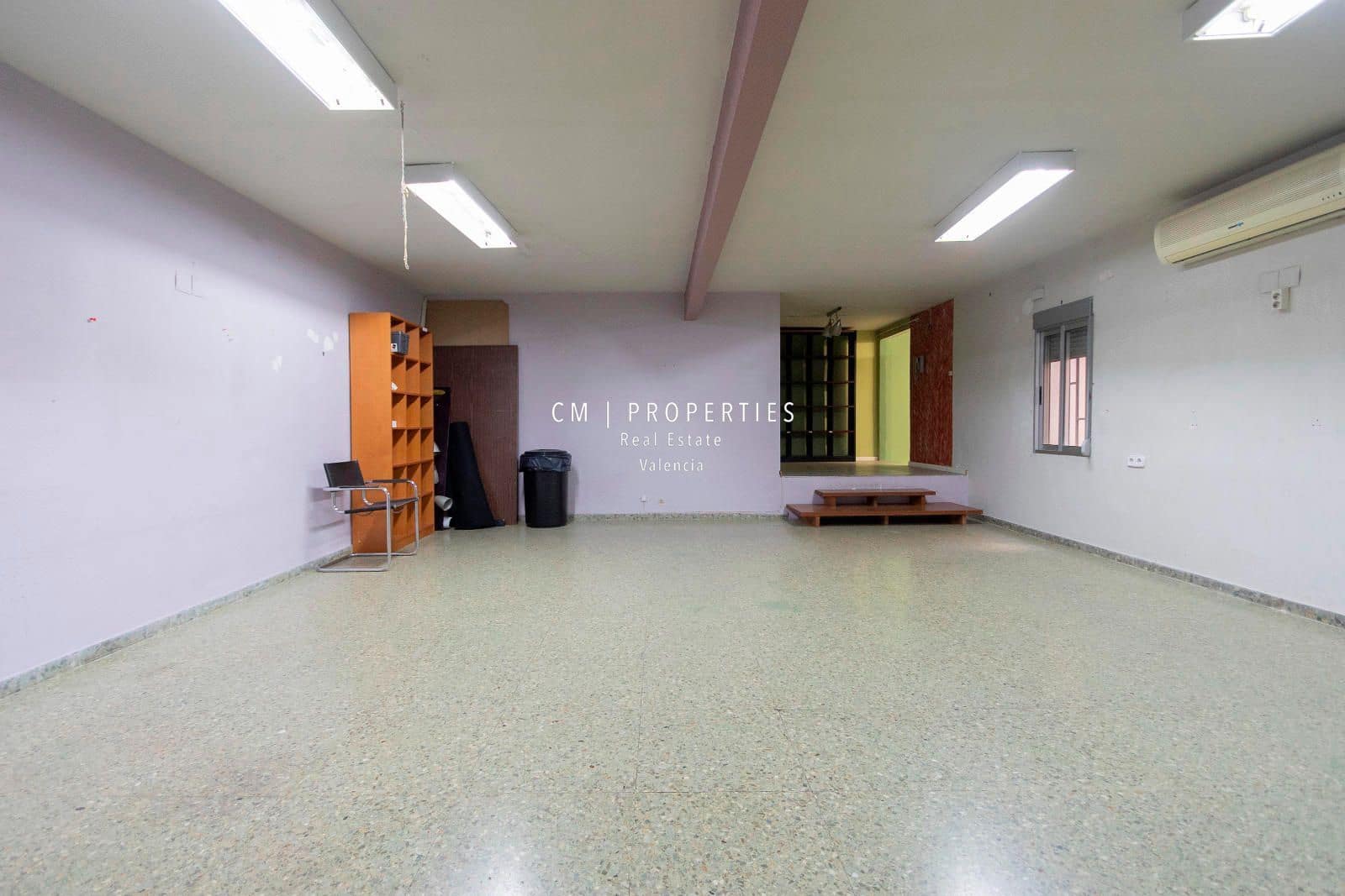 Commercial for sale in Valencia city with garage - € 510,000 (Ref: 8966774)