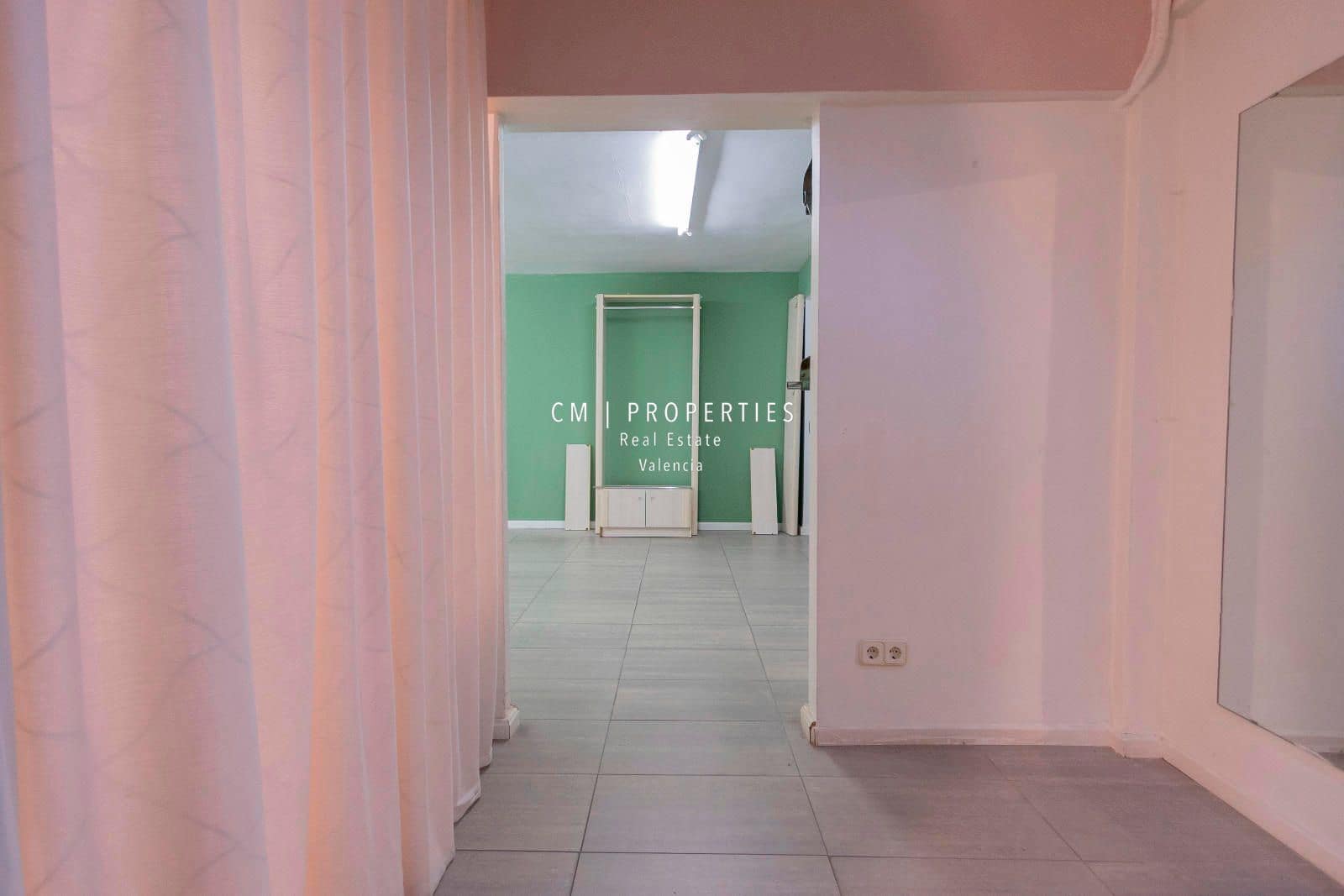 Commercial for sale in Valencia city with garage - € 510,000 (Ref: 8966774)