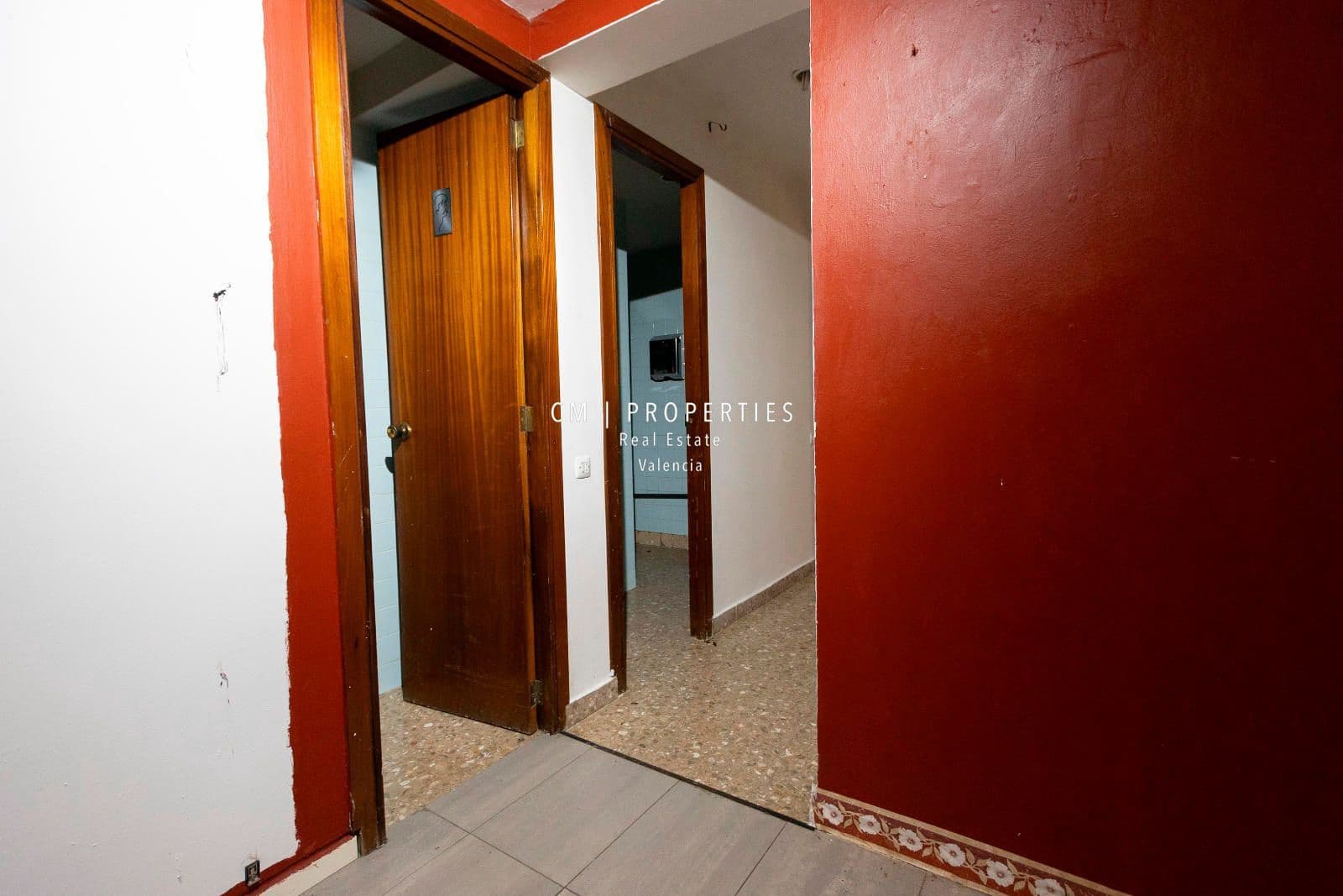 Commercial for sale in Valencia city with garage - € 510,000 (Ref: 8966774)