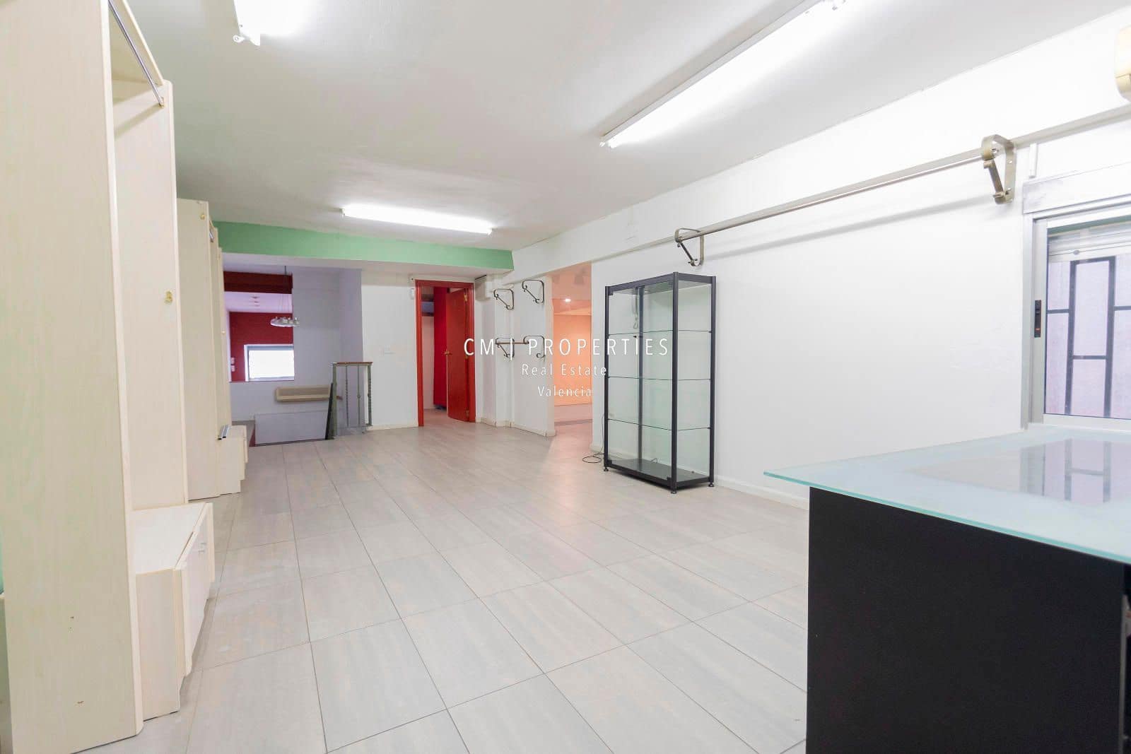 Commercial for sale in Valencia city with garage - € 510,000 (Ref: 8966774)