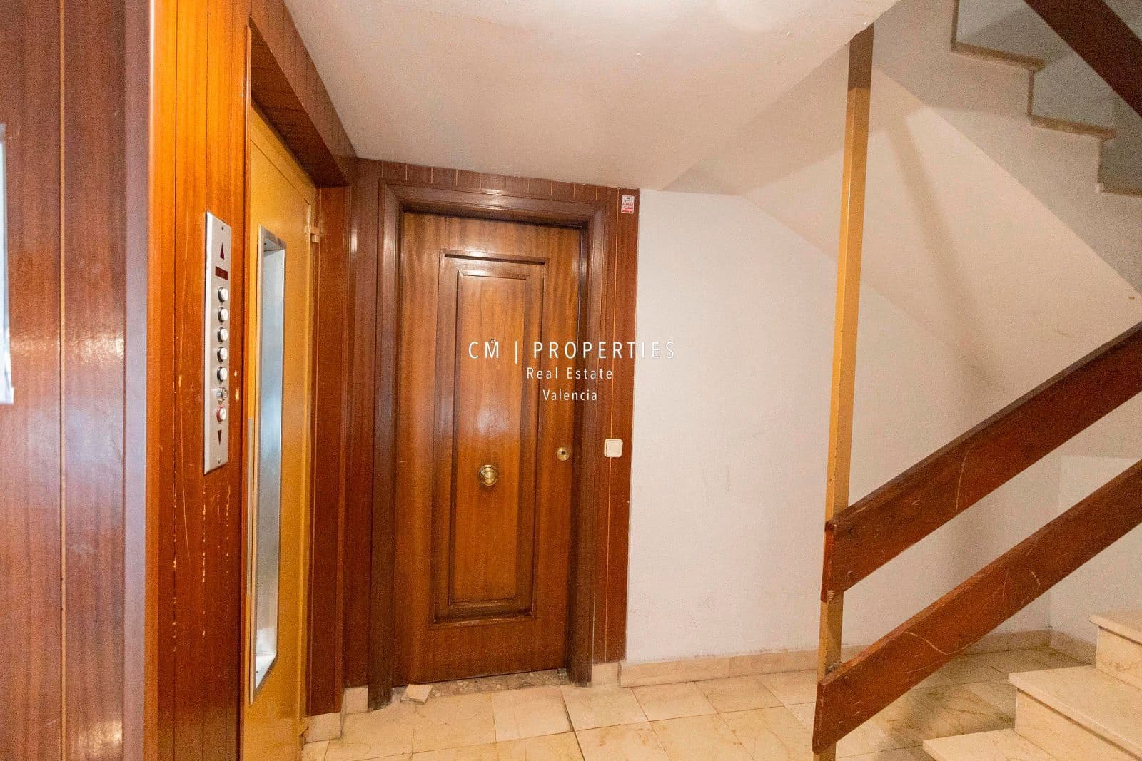 Commercial for sale in Valencia city with garage - € 510,000 (Ref: 8966774)