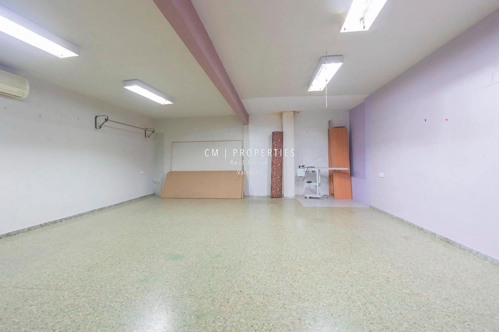 Commercial for sale in Valencia city with garage - € 510,000 (Ref: 8966774)