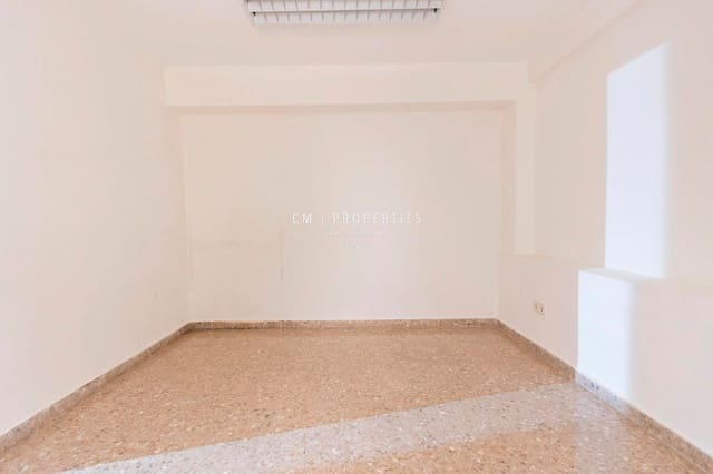 Kommersiell til salgs i L'Eixample, Valencia by med garasje - € 510 000 (Ref: 8966774)