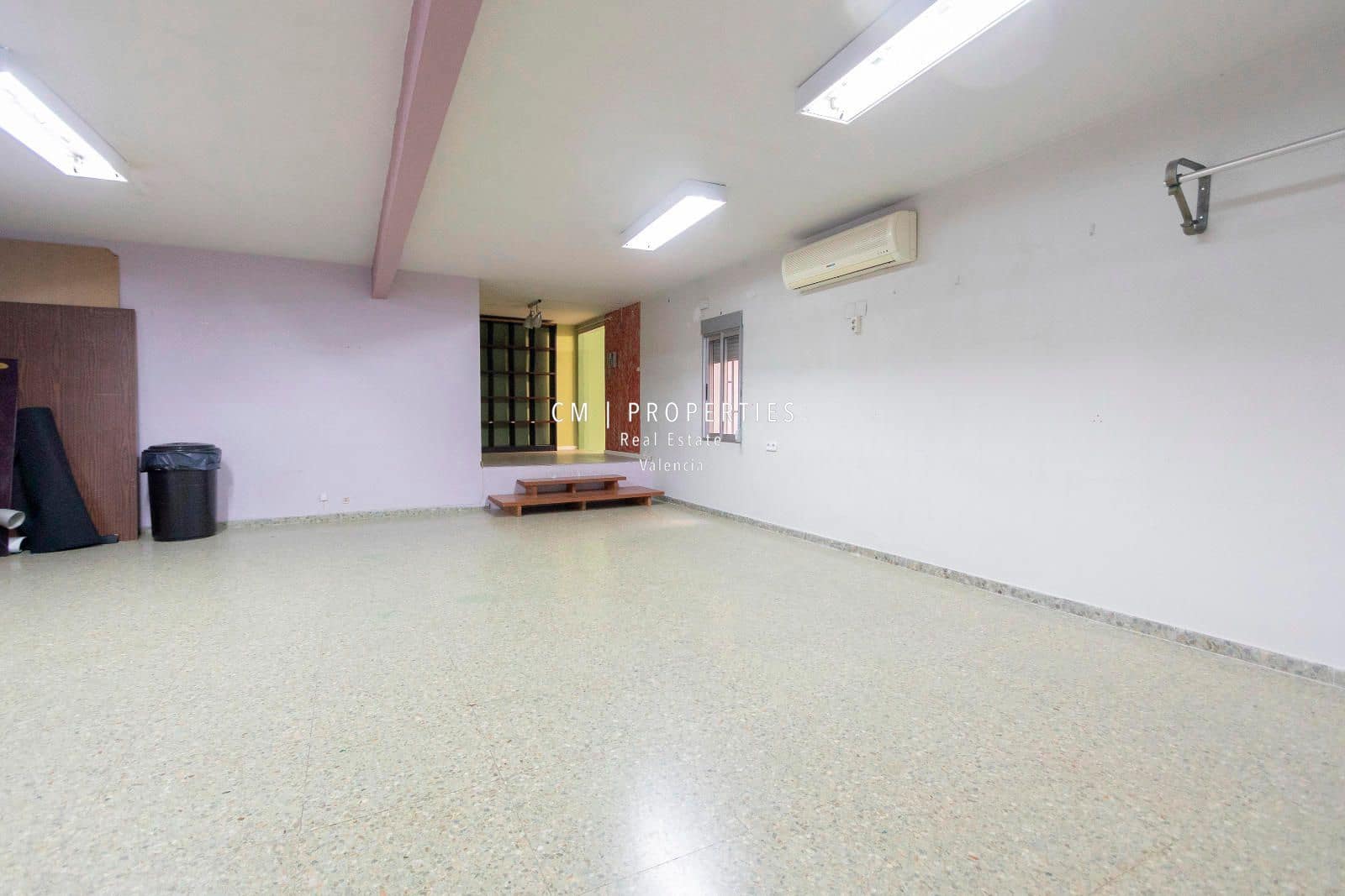 Commercial for sale in Valencia city with garage - € 510,000 (Ref: 8966774)