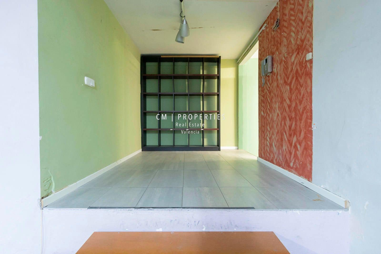 Commercial for sale in Valencia city with garage - € 510,000 (Ref: 8966774)