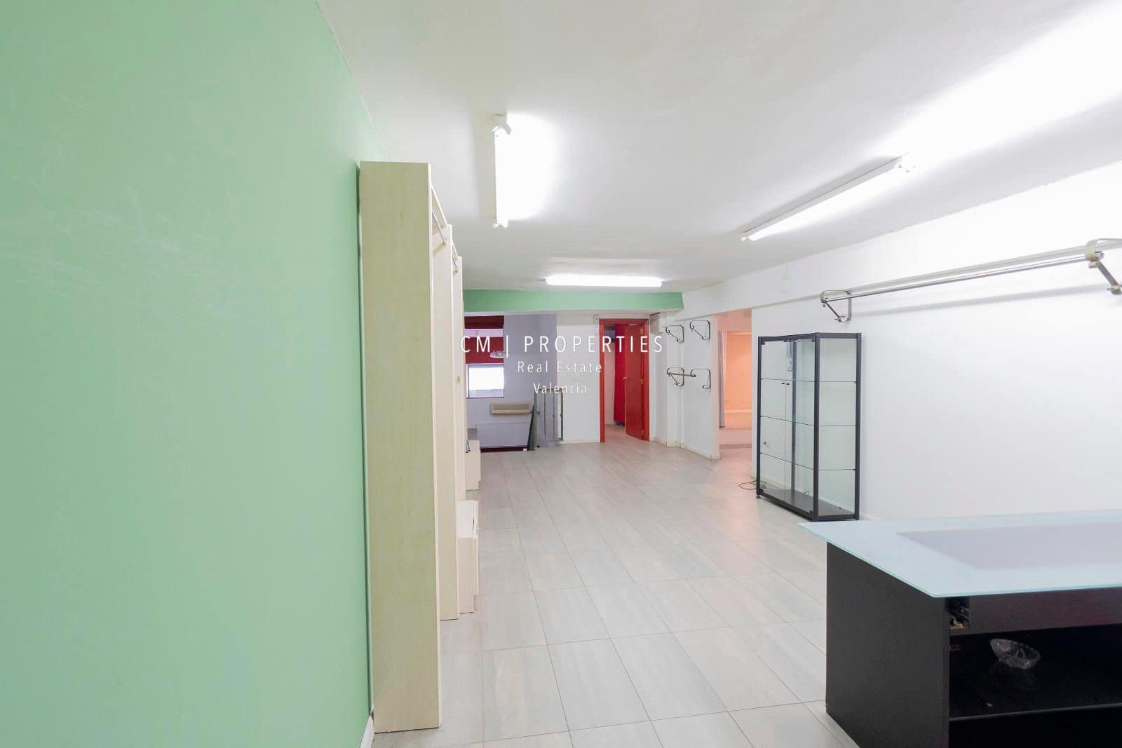 Commercial for sale in Valencia city with garage - € 510,000 (Ref: 8966774)