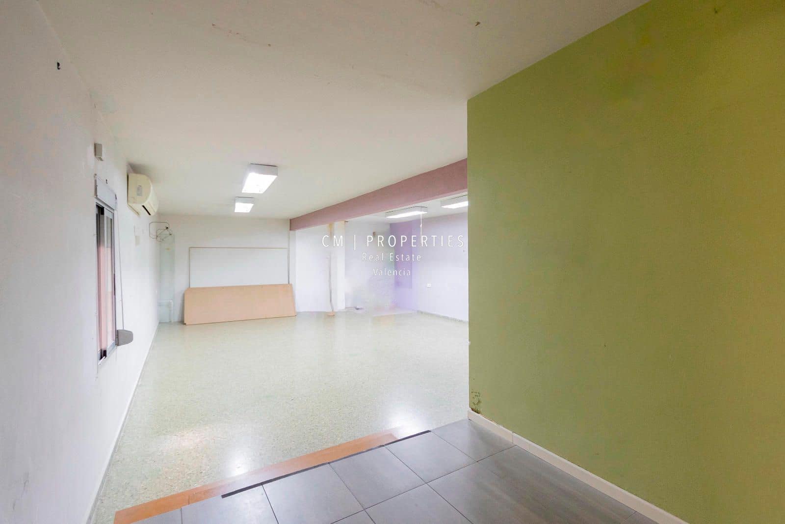 Commercial for sale in Valencia city with garage - € 510,000 (Ref: 8966774)