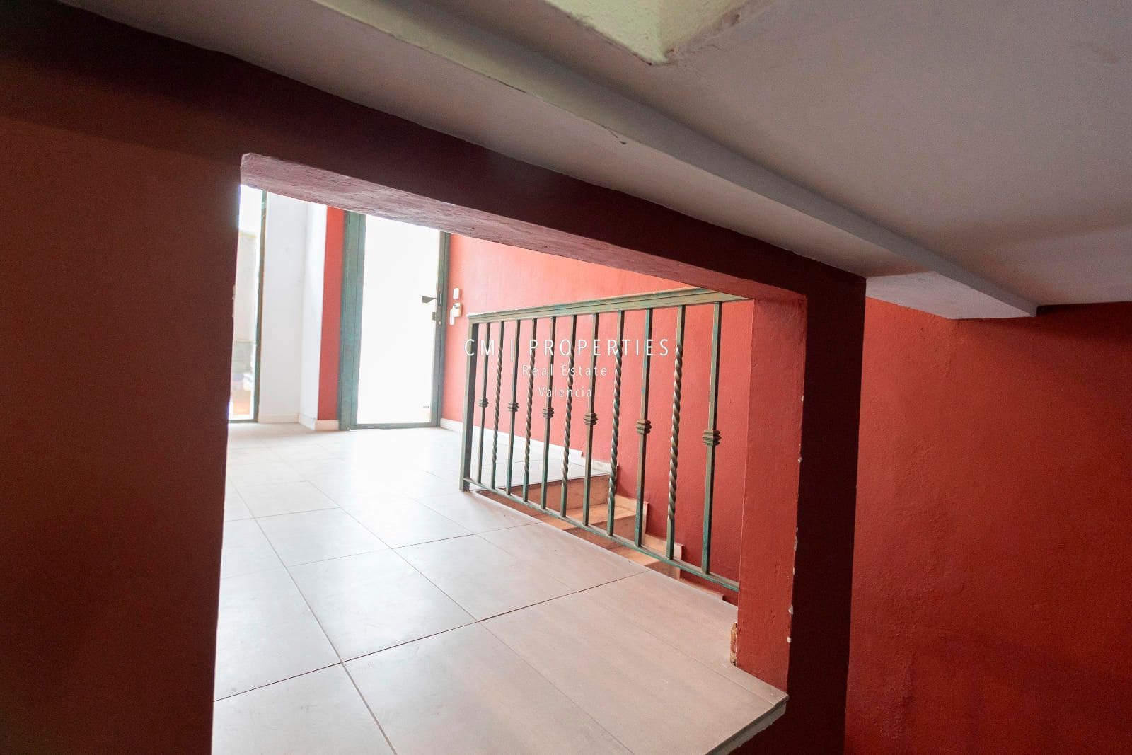 Commercial for sale in Valencia city with garage - € 510,000 (Ref: 8966774)
