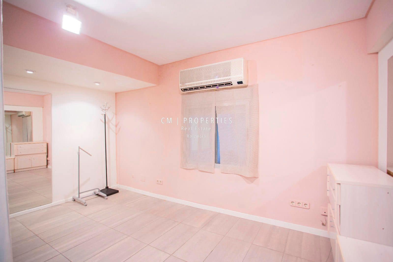 Commercial for sale in Valencia city with garage - € 510,000 (Ref: 8966774)
