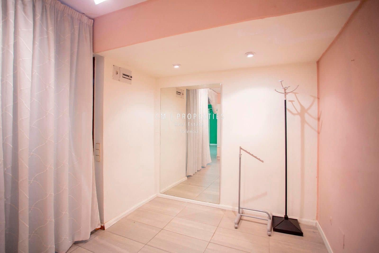 Commercial for sale in Valencia city with garage - € 510,000 (Ref: 8966774)