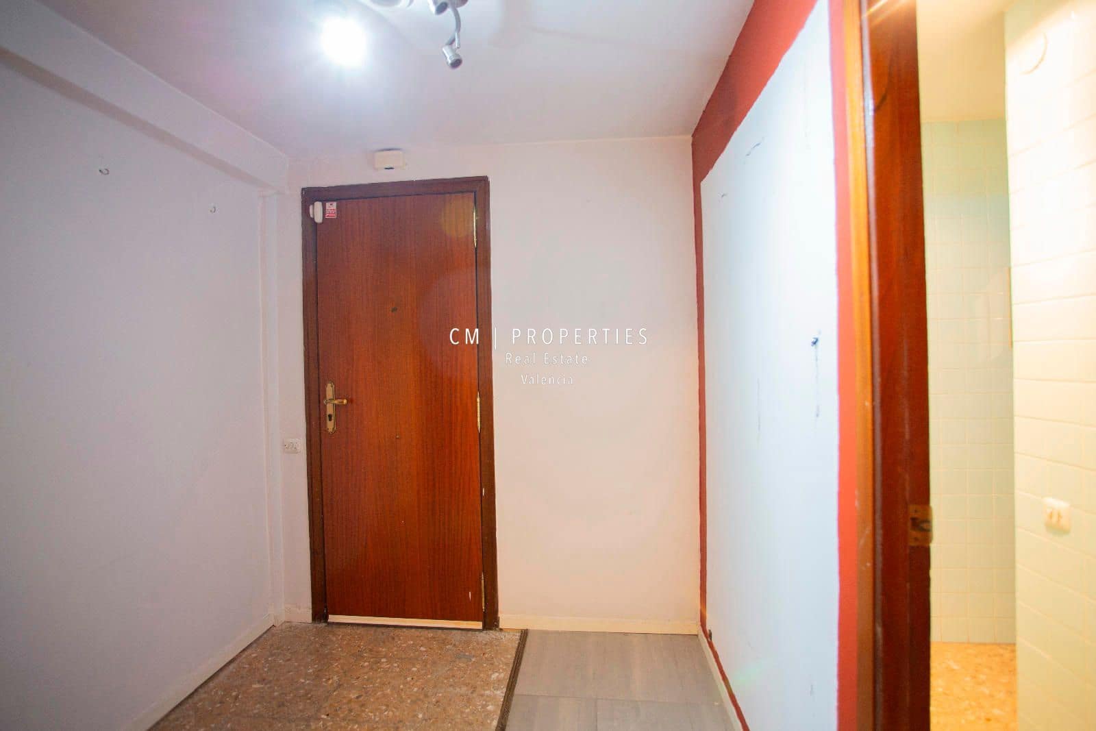 Commercial for sale in Valencia city with garage - € 510,000 (Ref: 8966774)