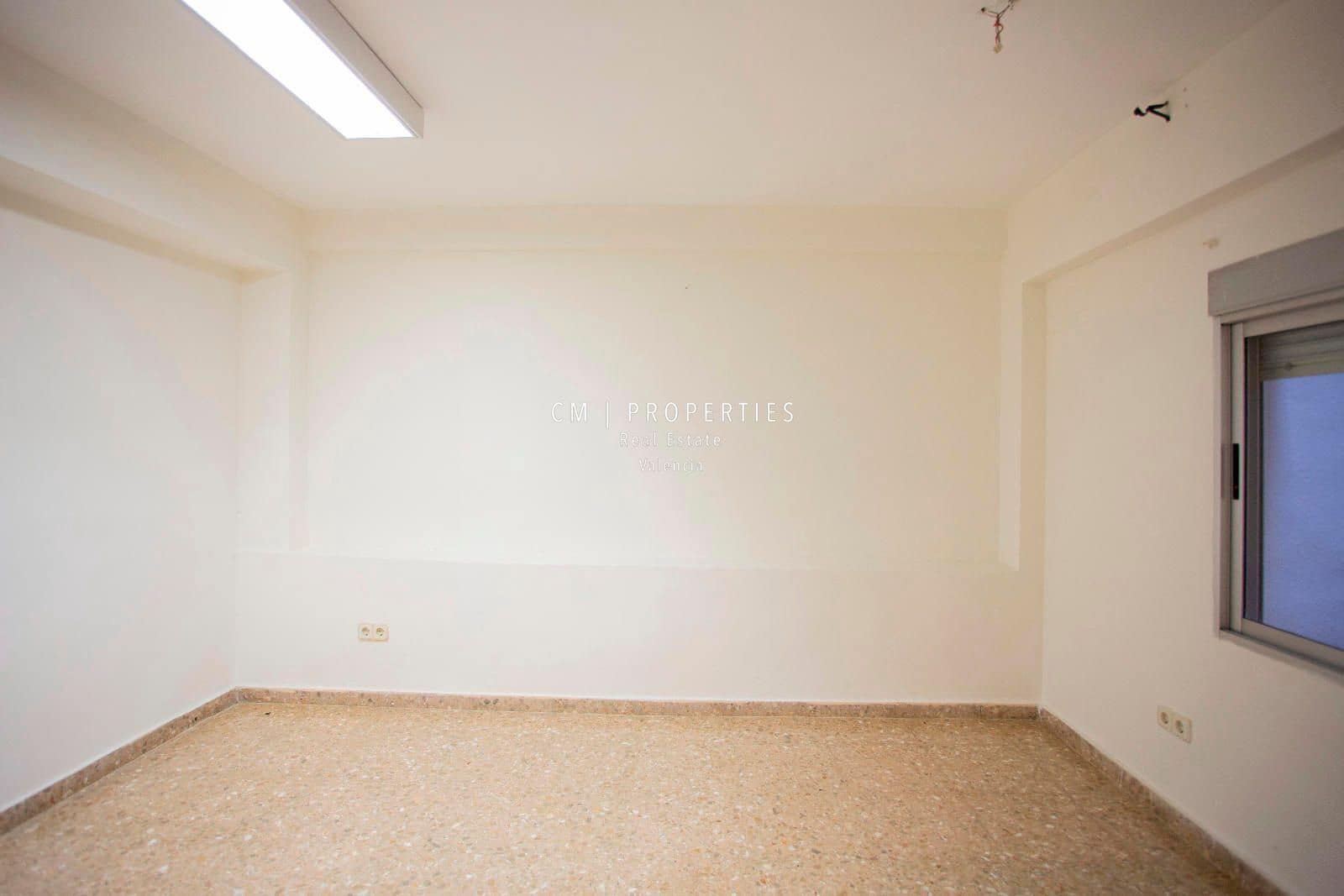 Commercial for sale in Valencia city with garage - € 510,000 (Ref: 8966774)